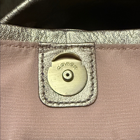 Coach Vintage Metallic Platinum Gold Leather Shoulder Bag - Picture 13 of 17